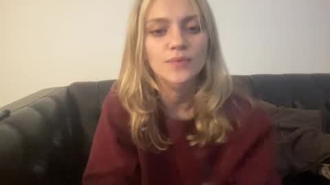 Snapshot of greeneyeddream129 chatting on 12-15-24, 06:07 mila 3 online show from 12-15-24, 06:07