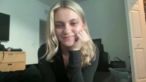 Snapshot of greeneyeddream129 chatting on 12-31-24, 10:12 mila 3 online show from 12-31-24, 10:12