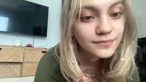 Snapshot of greeneyeddream129 chatting on 02-10-25, 04:58 mila 3 online show from 02-10-25, 04:58