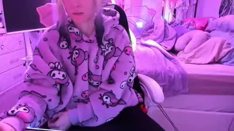 GreenEyedLovexo online show from 12-15-25, 04:00