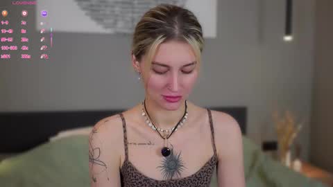 Kelly online show from 03-12-26, 03:18