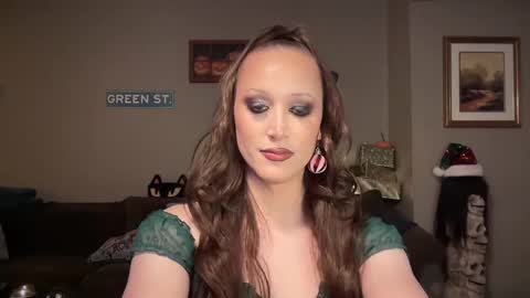 Snapshot of greenxxxqueen chatting on 12-08-24, 09:02 SexQueen Nikki online show from 12-08-24, 09:02