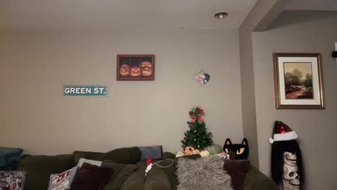 Snapshot of greenxxxqueen chatting on 12-15-24, 05:56 SexQueen Nikki online show from 12-15-24, 05:56