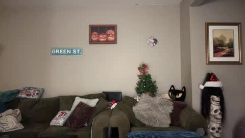 Snapshot of greenxxxqueen chatting on 12-21-24, 04:19 SexQueen Nikki online show from 12-21-24, 04:19