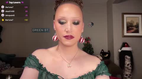 Snapshot of greenxxxqueen chatting on 12-23-24, 09:16 SexQueen Nikki online show from 12-23-24, 09:16