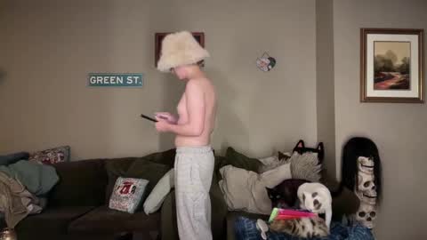 Snapshot of greenxxxqueen chatting on 12-30-24, 02:53 SexQueen Nikki online show from 12-30-24, 02:53