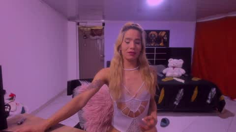 Snapshot of greichellsecret__ chatting on 06-17-26, 07:00 graichell online show from 06-17-26, 07:00