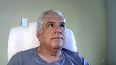 Snapshot of grisa01 chatting on 02-04-25, 06:27 grisa01 online show from 02-04-25, 06:27