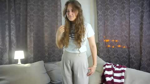 Gwen online show from 11-24-25, 12:16