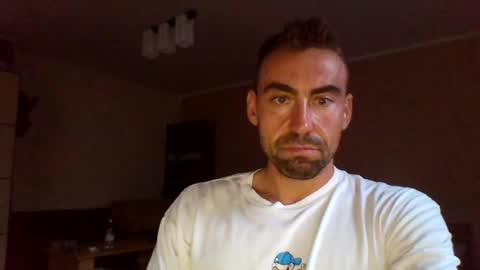 Snapshot of grunner12 chatting on 08-05-26, 06:33 grunner12 online show from 08-05-26, 06:33