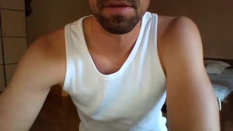 Snapshot of grunner12 chatting on 08-06-26, 05:37 grunner12 online show from 08-06-26, 05:37