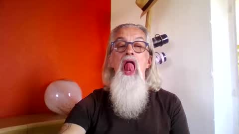 Snapshot of grybear60 chatting on 10-04-25, 09:40 Grybear online show from 10-04-25, 09:40