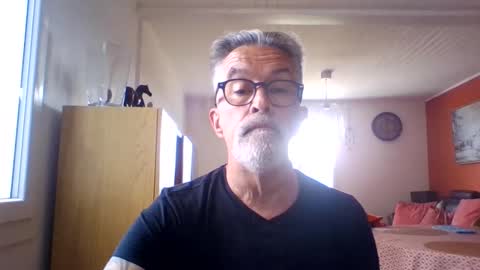 Snapshot of grybear60 chatting on 05-12-26, 10:01 Grybear online show from 05-12-26, 10:01