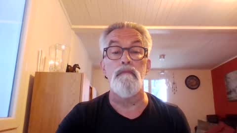 Snapshot of grybear60 chatting on 06-15-26, 06:37 Grybear online show from 06-15-26, 06:37