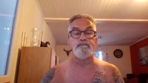 Snapshot of grybear60 chatting on 06-21-26, 09:23 Grybear online show from 06-21-26, 09:23