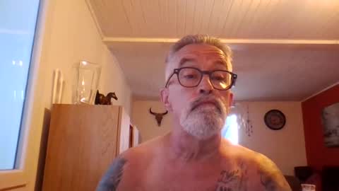 Snapshot of grybear60 chatting on 06-22-26, 06:32 Grybear online show from 06-22-26, 06:32