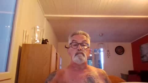 Snapshot of grybear60 chatting on 06-26-26, 12:20 Grybear online show from 06-26-26, 12:20