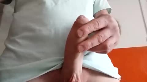 Snapshot of grzegorz34 chatting on 01-07-25, 12:20 Greg online show from 01-07-25, 12:20