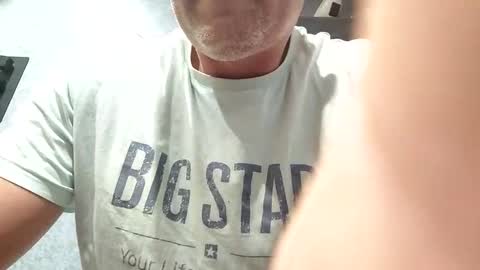 Snapshot of grzegorz34 chatting on 09-28-25, 07:14 Greg online show from 09-28-25, 07:14