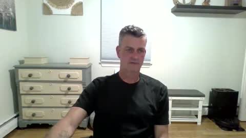 Snapshot of gudguy2025 chatting on 05-18-26, 01:24 gudguy2025 online show from 05-18-26, 01:24