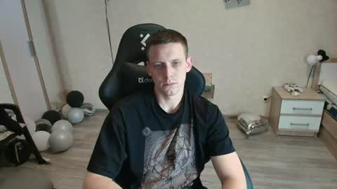 Snapshot of gufi011 chatting on 06-18-26, 07:52 Gufi online show from 06-18-26, 07:52