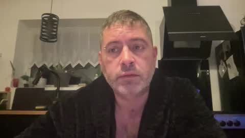 guil0 online show from 10-31-25, 07:42