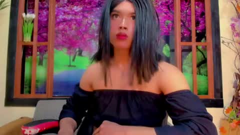 Snapshot of guinevere_lux chatting on 05-20-26, 01:06 guinevere_lux online show from 05-20-26, 01:06