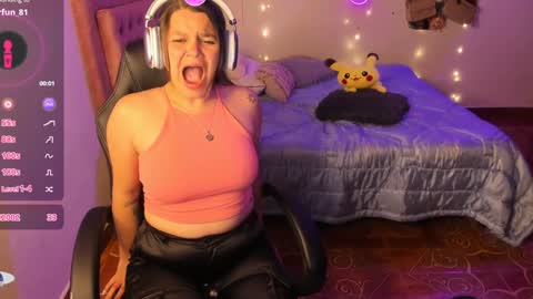 Hello Im Julieta Im 25 years old welcome to my room have fun and be happy. online show from 01-19-25, 06:42