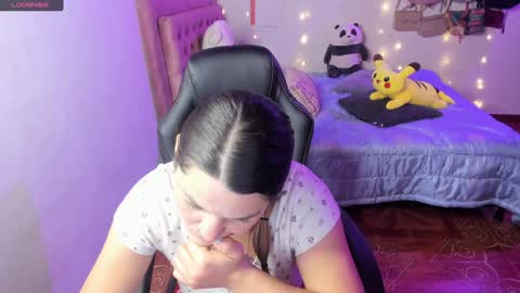 Hello Im Julieta Im 25 years old welcome to my room have fun and be happy. online show from 02-08-25, 03:31