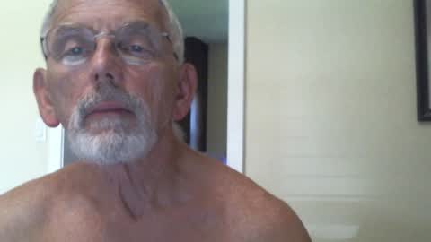 Snapshot of gulfcoast1952 chatting on 12-30-24, 05:44 Roy online show from 12-30-24, 05:44