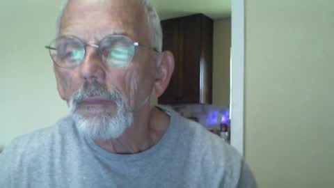 Snapshot of gulfcoast1952 chatting on 01-20-25, 06:43 Roy online show from 01-20-25, 06:43