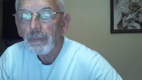 Snapshot of gulfcoast1952 chatting on 01-27-25, 02:35 Roy online show from 01-27-25, 02:35