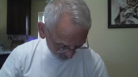 Snapshot of gulfcoast1952 chatting on 02-12-25, 03:05 Roy online show from 02-12-25, 03:05