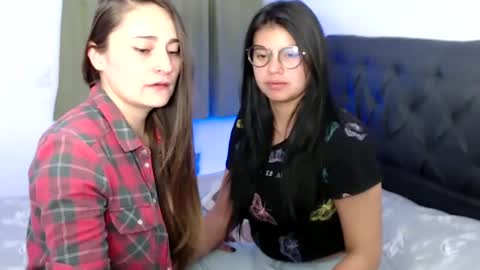 Snapshot of gumball_room chatting on 01-14-25, 12:11 Vane blonde and Hazell black hair online show from 01-14-25, 12:11