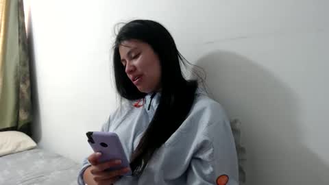 Vane blonde and Hazell black hair online show from 11-10-25, 03:33