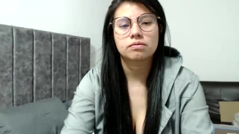 Vane blonde and Hazell black hair online show from 02-17-26, 07:09