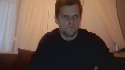 gunnarssonbenni33 online show from 05-08-26, 10:04