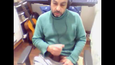 Snapshot of guty50 chatting on 06-07-26, 12:04 guty50 online show from 06-07-26, 12:04