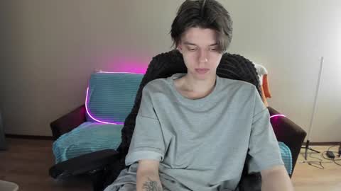 guy_liam1 online show from 01-05-25, 12:42