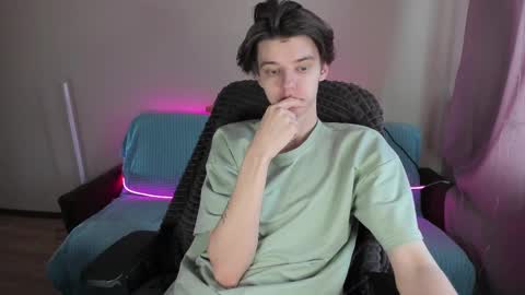 guy_liam1 online show from 02-24-25, 07:55