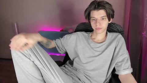 guy_liam1 online show from 03-06-25, 02:18