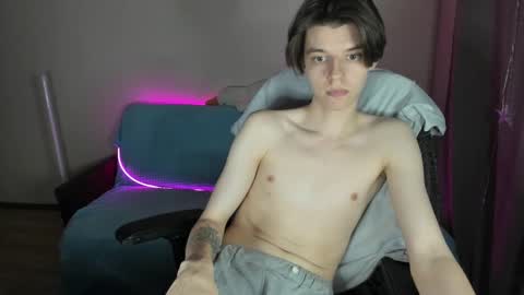 guy_liam1 online show from 03-06-25, 05:22