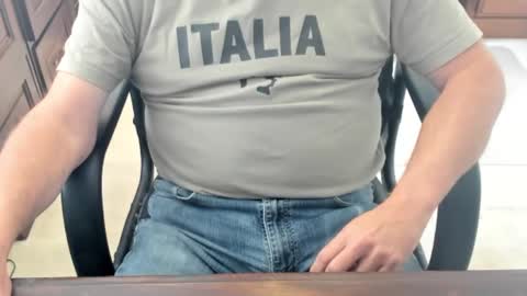 Snapshot of guygdr chatting on 11-07-25, 04:18 Guy online show from 11-07-25, 04:18