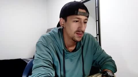 Snapshot of guykarim chatting on 12-30-24, 05:37 karim online show from 12-30-24, 05:37