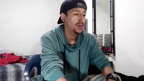 Snapshot of guykarim chatting on 01-02-25, 11:31 karim online show from 01-02-25, 11:31