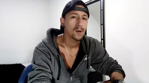 Snapshot of guykarim chatting on 01-21-25, 12:07 karim online show from 01-21-25, 12:07