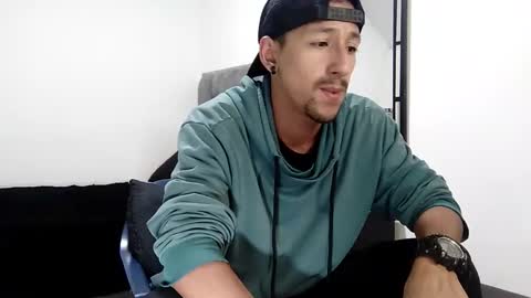 Snapshot of guykarim chatting on 01-23-25, 10:22 karim online show from 01-23-25, 10:22