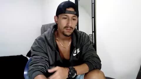 Snapshot of guykarim chatting on 01-26-25, 07:42 karim online show from 01-26-25, 07:42