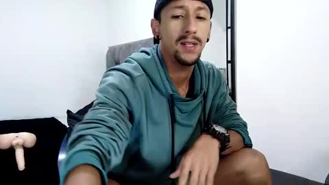 Snapshot of guykarim chatting on 01-28-25, 10:02 karim online show from 01-28-25, 10:02