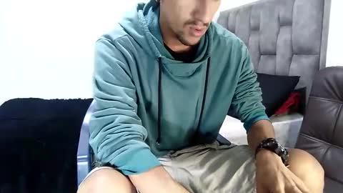 Snapshot of guykarim chatting on 02-13-25, 12:46 karim online show from 02-13-25, 12:46